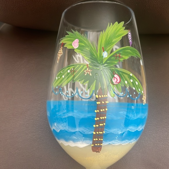 Set of 3 hand painted glass wine goblets “Deck the Palms” - Picture 5 of 7